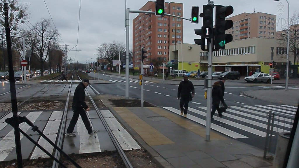 Sytuacja drogowa do pytania: Czy w takiej sytuacji masz pierwszeństwo przed pieszym?