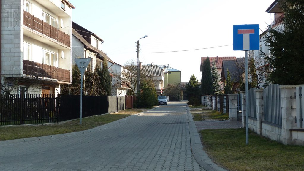 Sytuacja drogowa do pytania: Czy na drodze za tym znakiem możesz zawrócić?