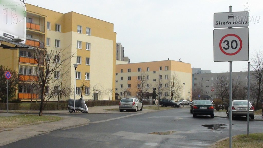 Sytuacja drogowa do pytania: Czy na tej drodze zawsze masz obowiązek ustąpić pierwszeństwa pieszemu?
