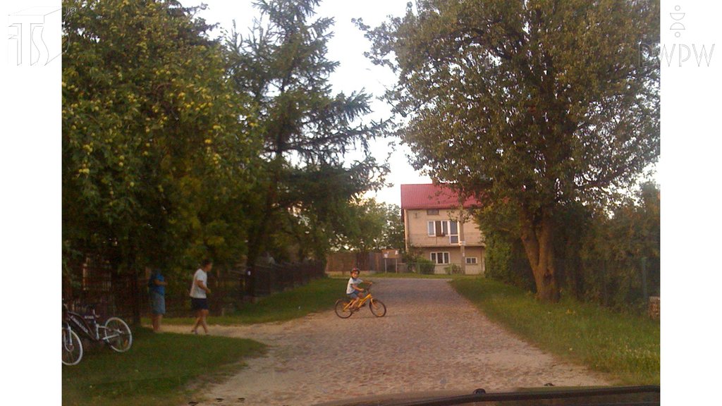 Sytuacja drogowa do pytania: Czy w tej sytuacji musisz zastosować zasadę ograniczonego zaufania?