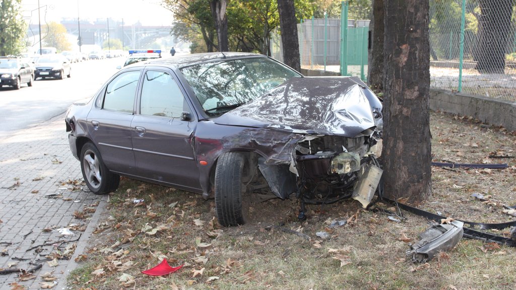 Sytuacja drogowa do pytania: Kiedy należy przerwać resuscytację krążeniowo-oddechową u poszkodowanego?