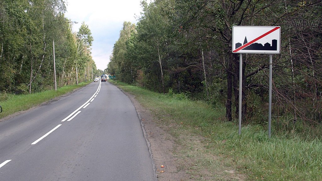 Sytuacja drogowa do pytania: Z jaką maksymalną dopuszczalną prędkością możesz jechać, kierując samochodem ciężarowym o dopuszczalnej masie całkowitej powyżej 3,5 t, na drodze za tym znakiem?