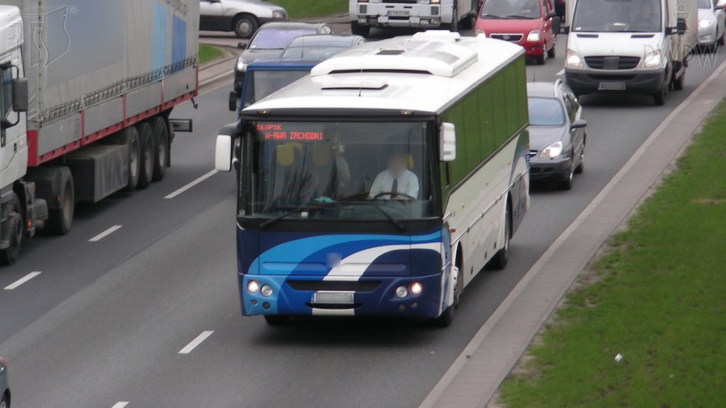 Sytuacja drogowa do pytania: Z jaką prędkością możesz jechać kierując autobusem?