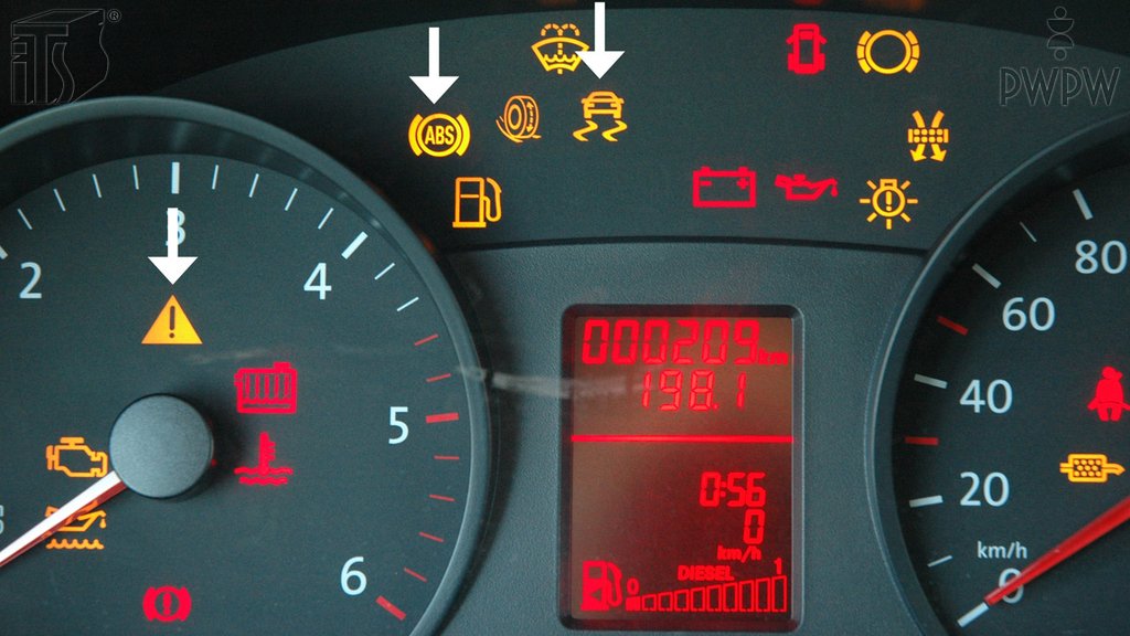 Sytuacja drogowa do pytania: Który z systemów bezpieczeństwa stosowany w autobusach odpowiada za bardziej efektywny sposób hamowania?