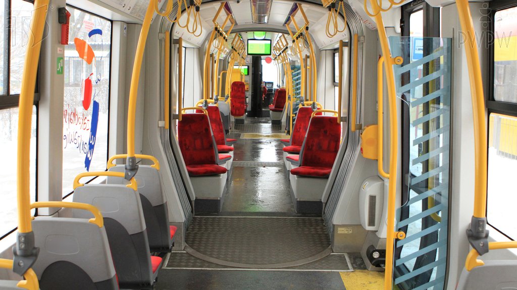 Sytuacja drogowa do pytania: Czy masz obowiązek upewnić się, że wszyscy pasażerowie wysiedli z tramwaju, zanim wjedziesz na teren zajezdni?
