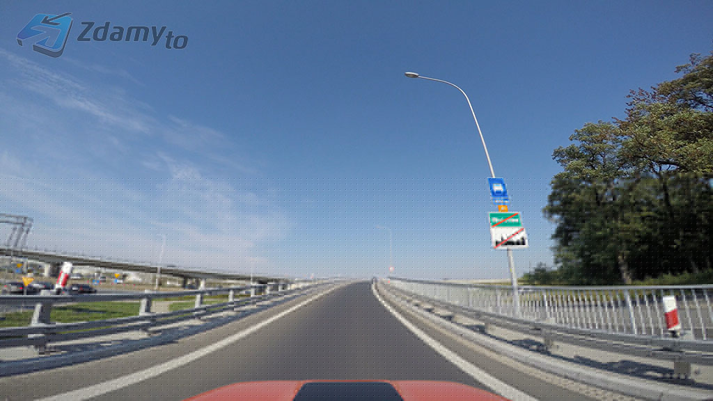 Sytuacja drogowa do pytania: Czy za widocznymi znakami wolno zwiększyć prędkość do 90 km/h?