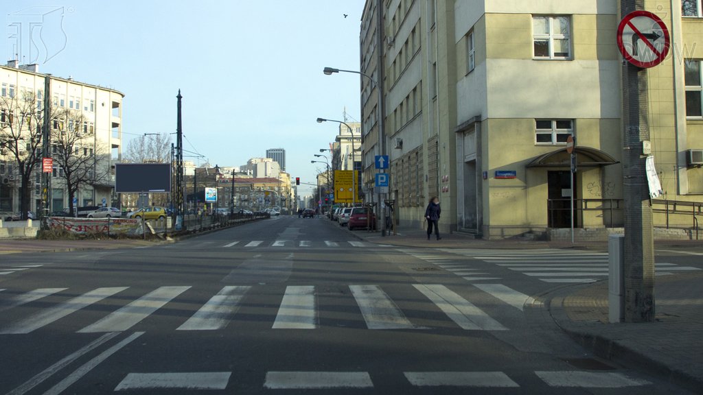 Sytuacja drogowa do pytania: Czy w przedstawionej sytuacji wolno Ci skręcić w prawo w najbliższą jezdnię?