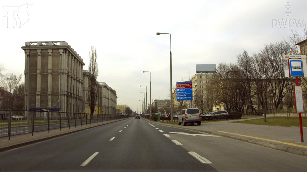 Sytuacja drogowa do pytania: Czy wolno Ci zaparkować pojazd w tej zatoce?