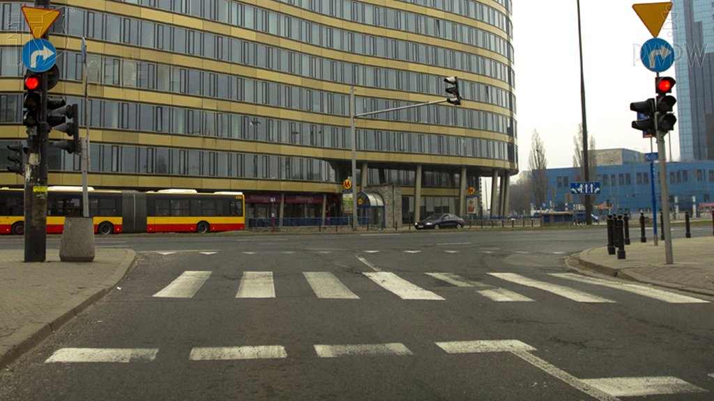 Sytuacja drogowa do pytania: Czy w tej sytuacji masz obowiązek sygnalizować zamiar skrętu w prawo?