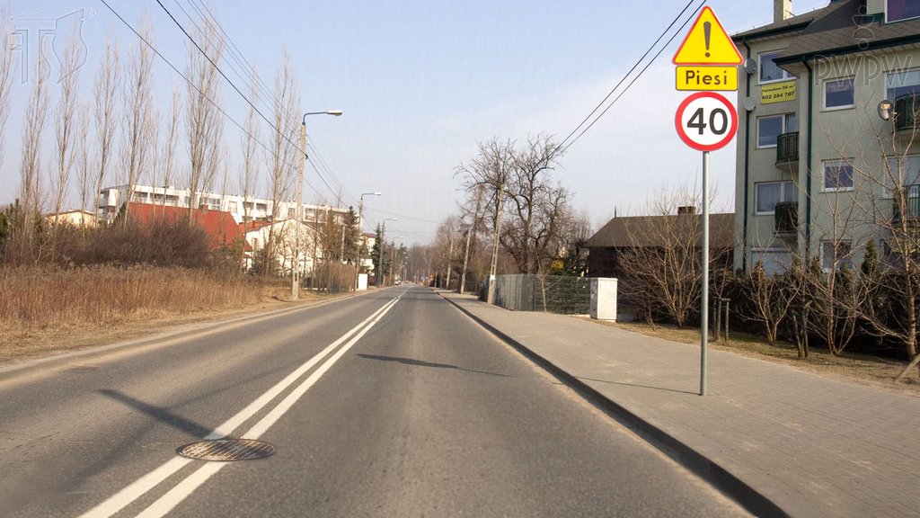 Sytuacja drogowa do pytania: Czy w tej sytuacji znajdujesz się na jezdni dwukierunkowej?
