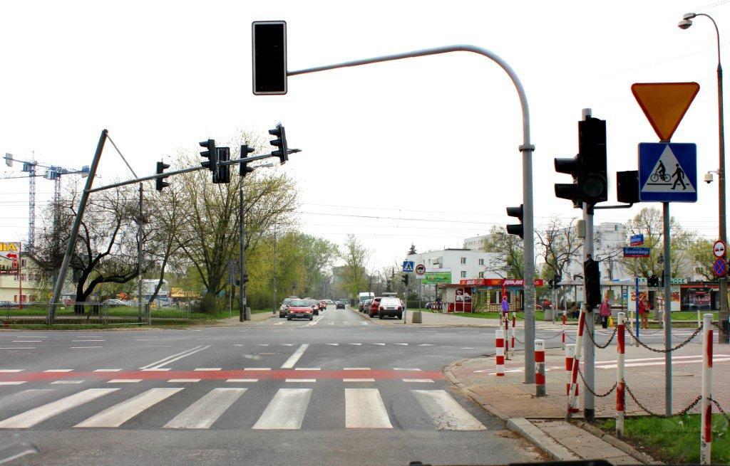 Sytuacja drogowa do pytania: Czy zbliżasz się do miejsca, gdzie rowerzyści mogą przejeżdżać poprzecznie jezdnię?