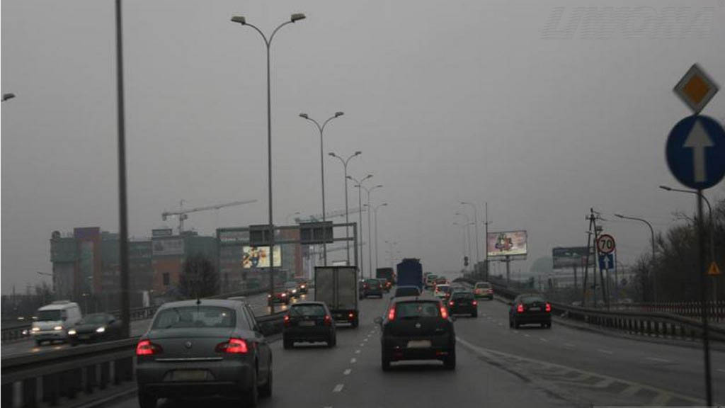 Sytuacja drogowa do pytania: Czy w widocznej sytuacji znajdujesz się na drodze z pierwszeństwem?